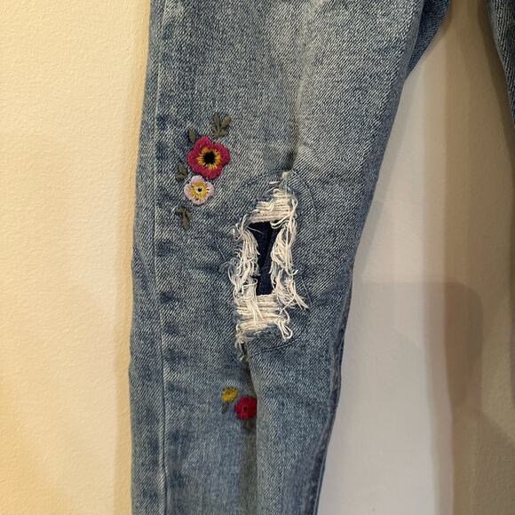 Cat & Jack Embroidered Jeans sz 5 adjustable waist tabs - Picture 5 of 9
